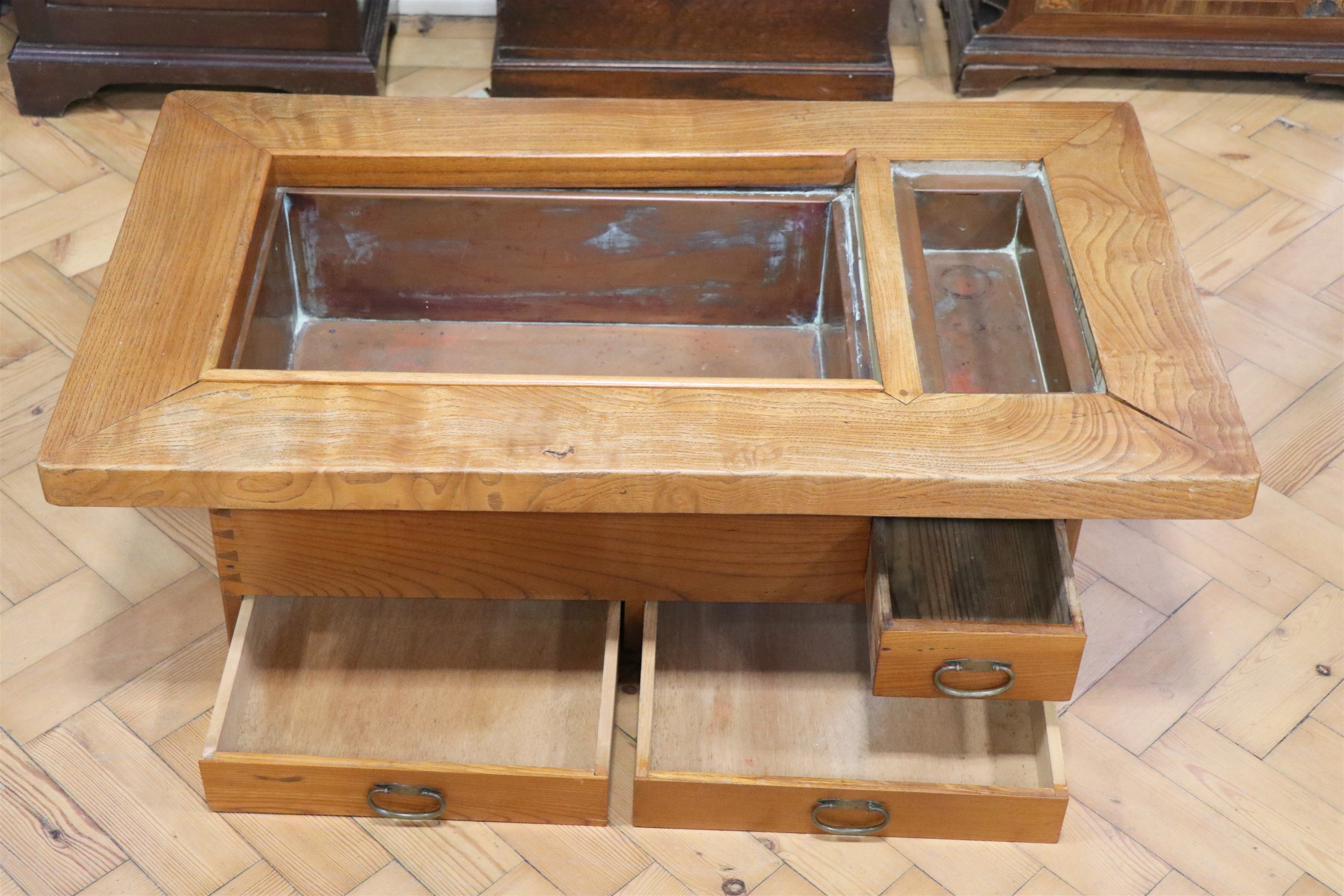 A Japanese copper lined ash Naga-hibachi ( brazier ) table, 88 x 53 x 30 cm - Image 3 of 3