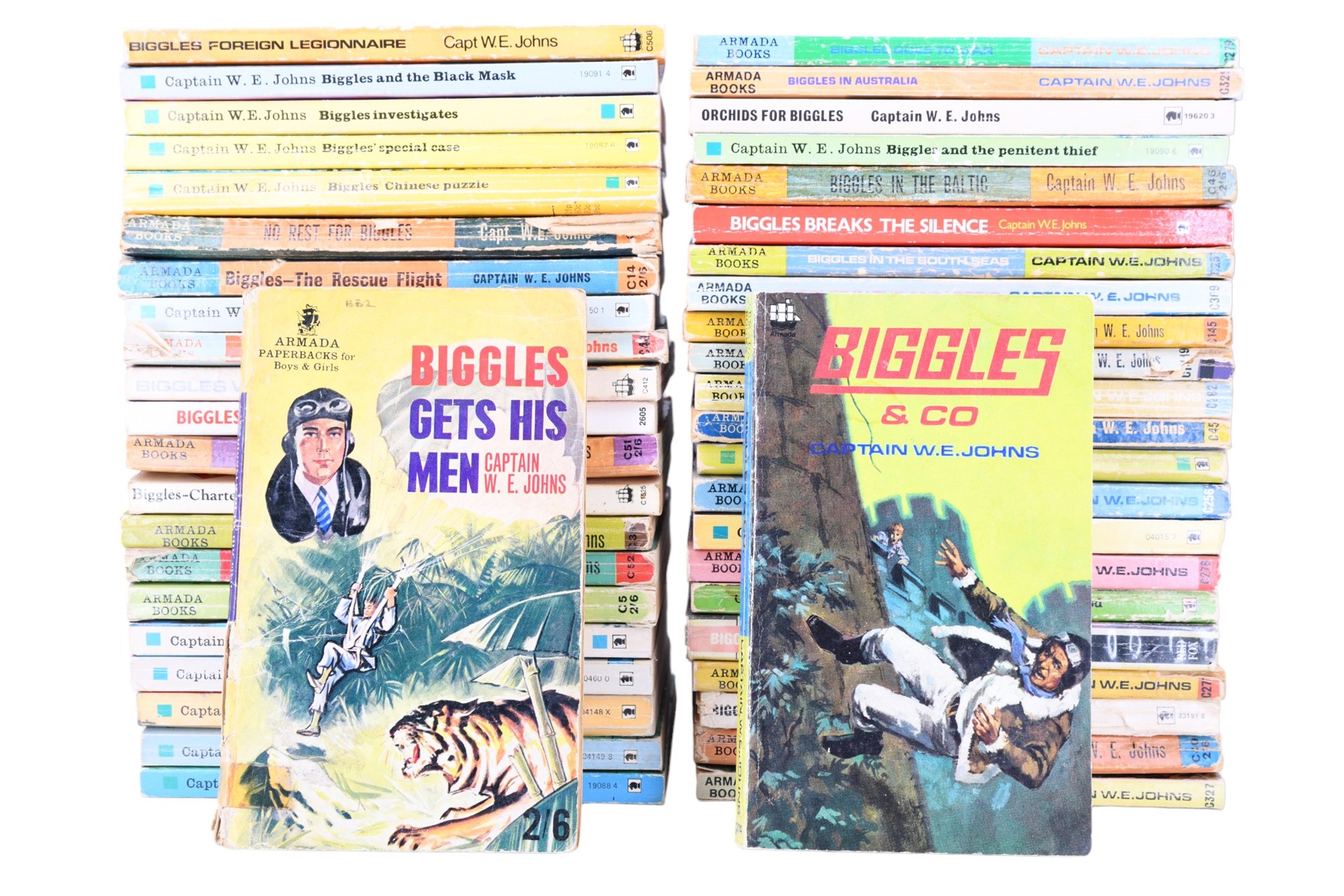 A quantity of "Biggles" paperbacks by Captain W E Johns - Image 2 of 2
