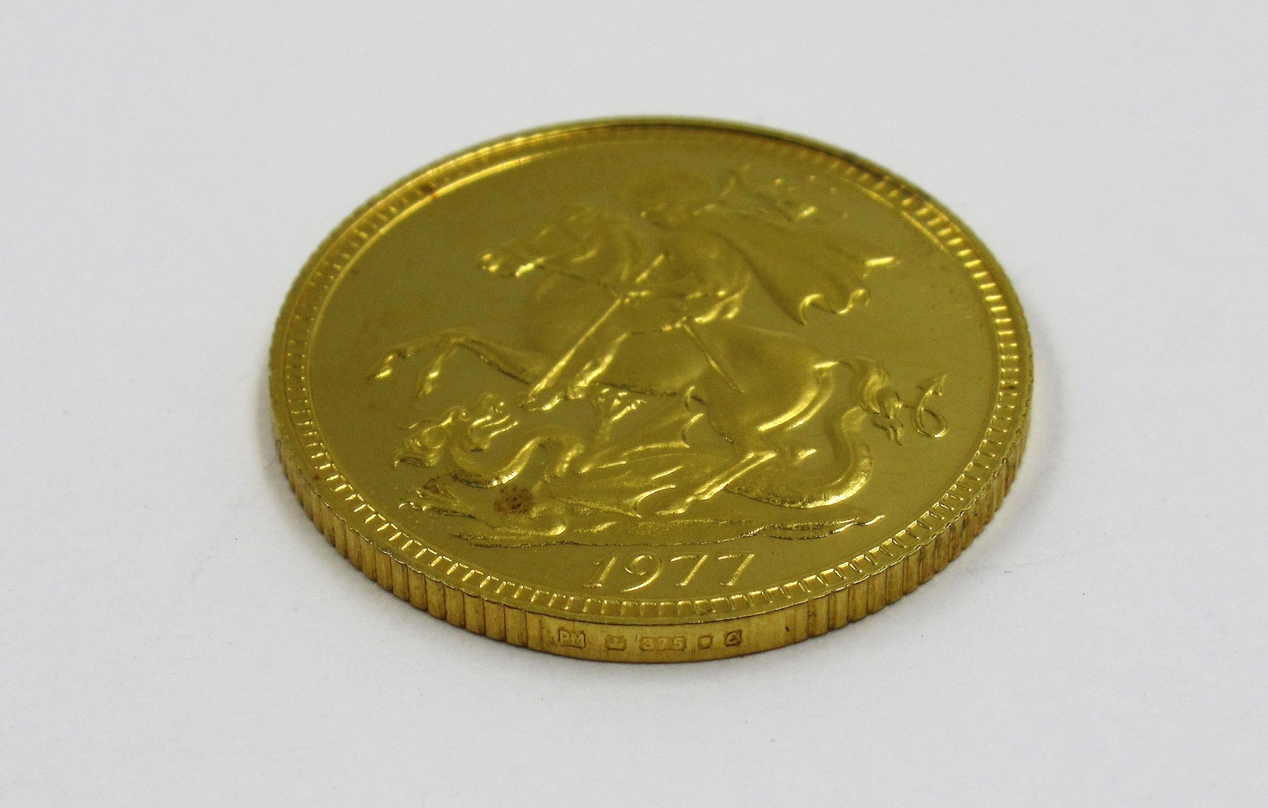 Queen Elizabeth II 1977 9ct gold coin commemorating the Silver Jubilee The queen's head is on the