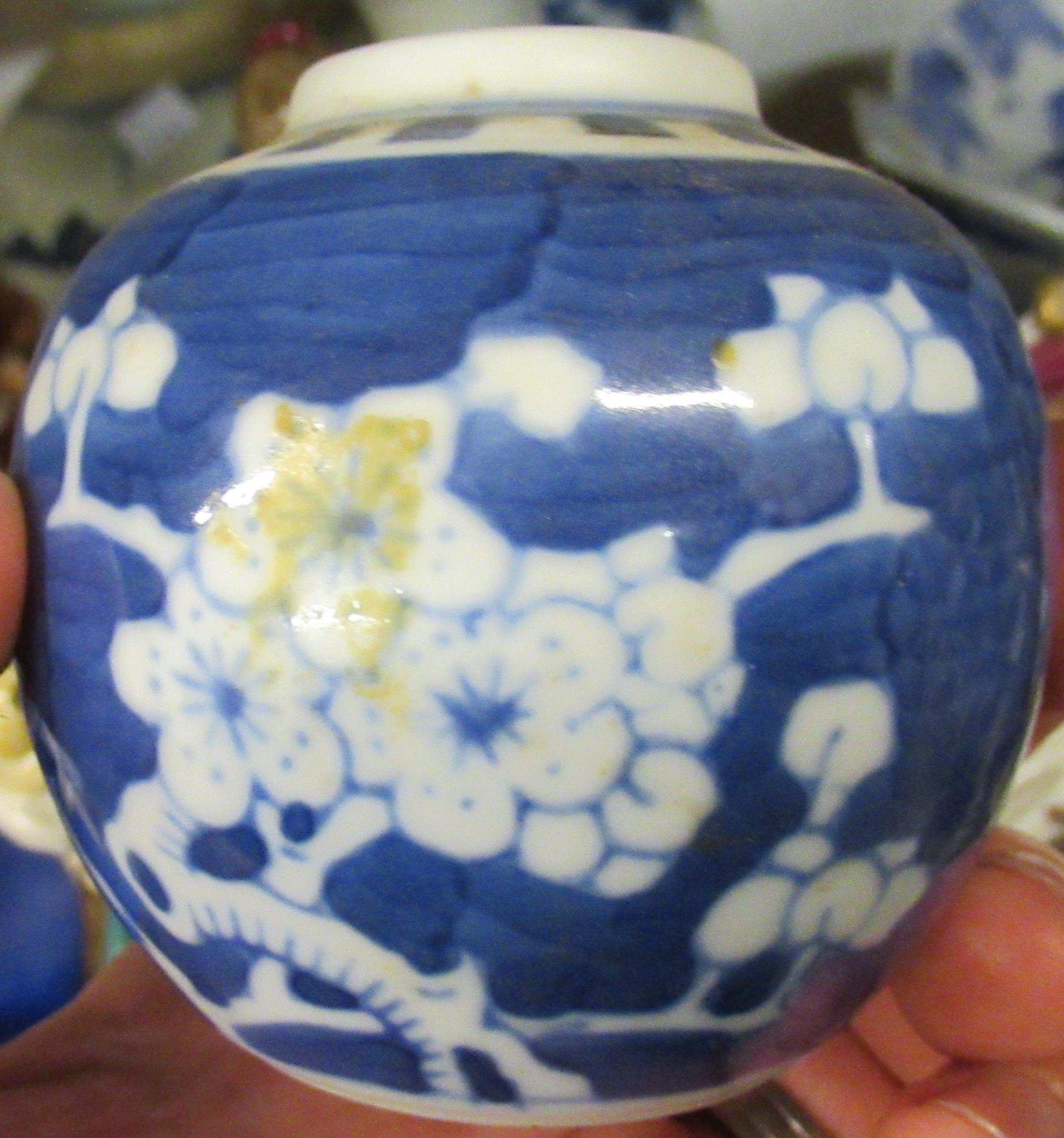 Chinese porcelain blue and white lobed bowl painted with figures in landscapes, six character mark - Image 12 of 20