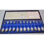 Cased set of twelve London silver spoons in fitted box