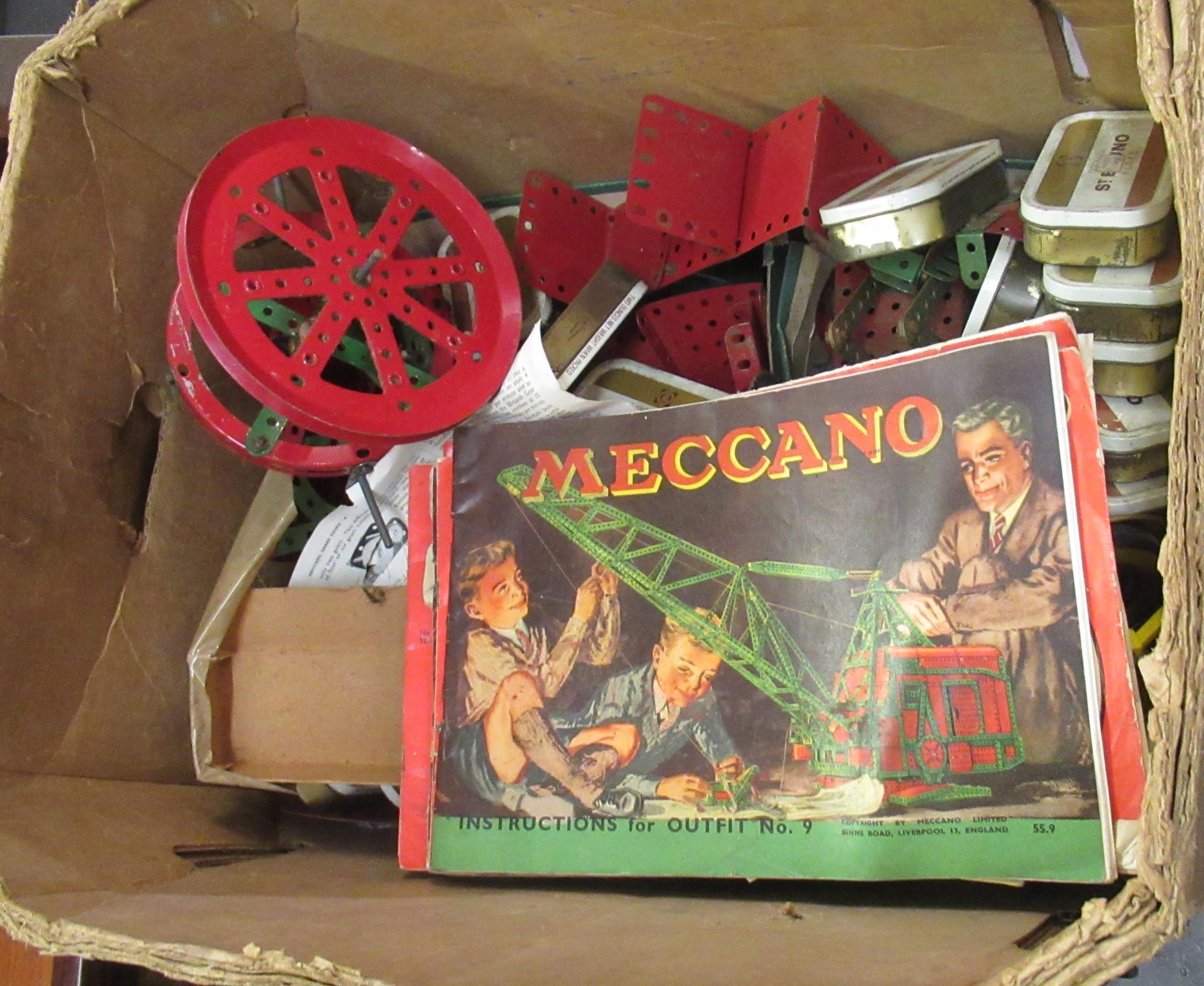 Quantity of various Meccano and Meccano instruction booklets