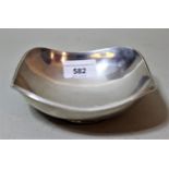 Mexican sterling silver stylised dish on circular foot, 6.8oz t Please see further image