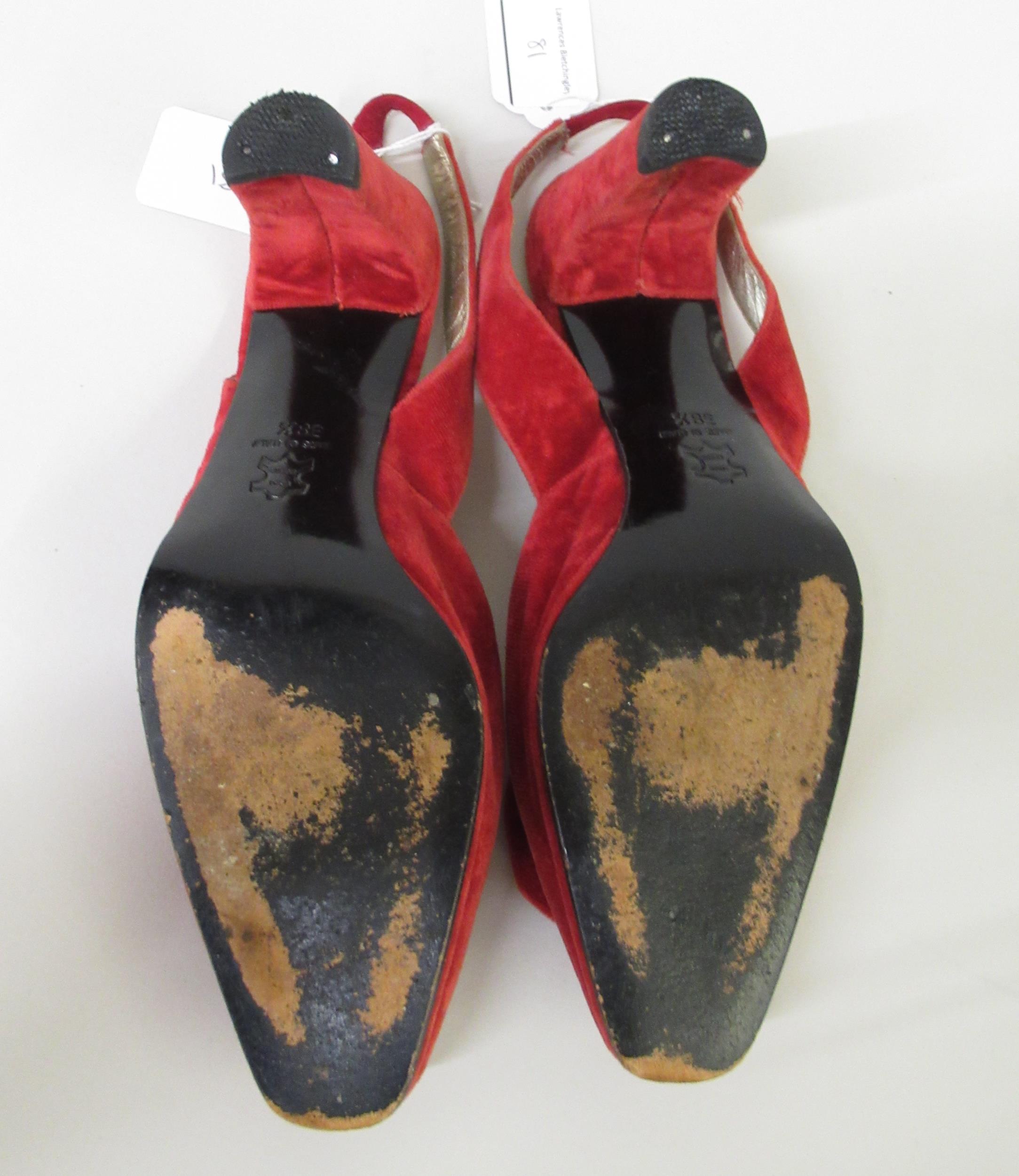 Patrick Cox, pair of red velvet ladies slingback shoes, size 38.5 - Bild 4 aus 7