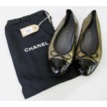Chanel, pair of green and black patent leather ballerina flats, size 40, together with one dust