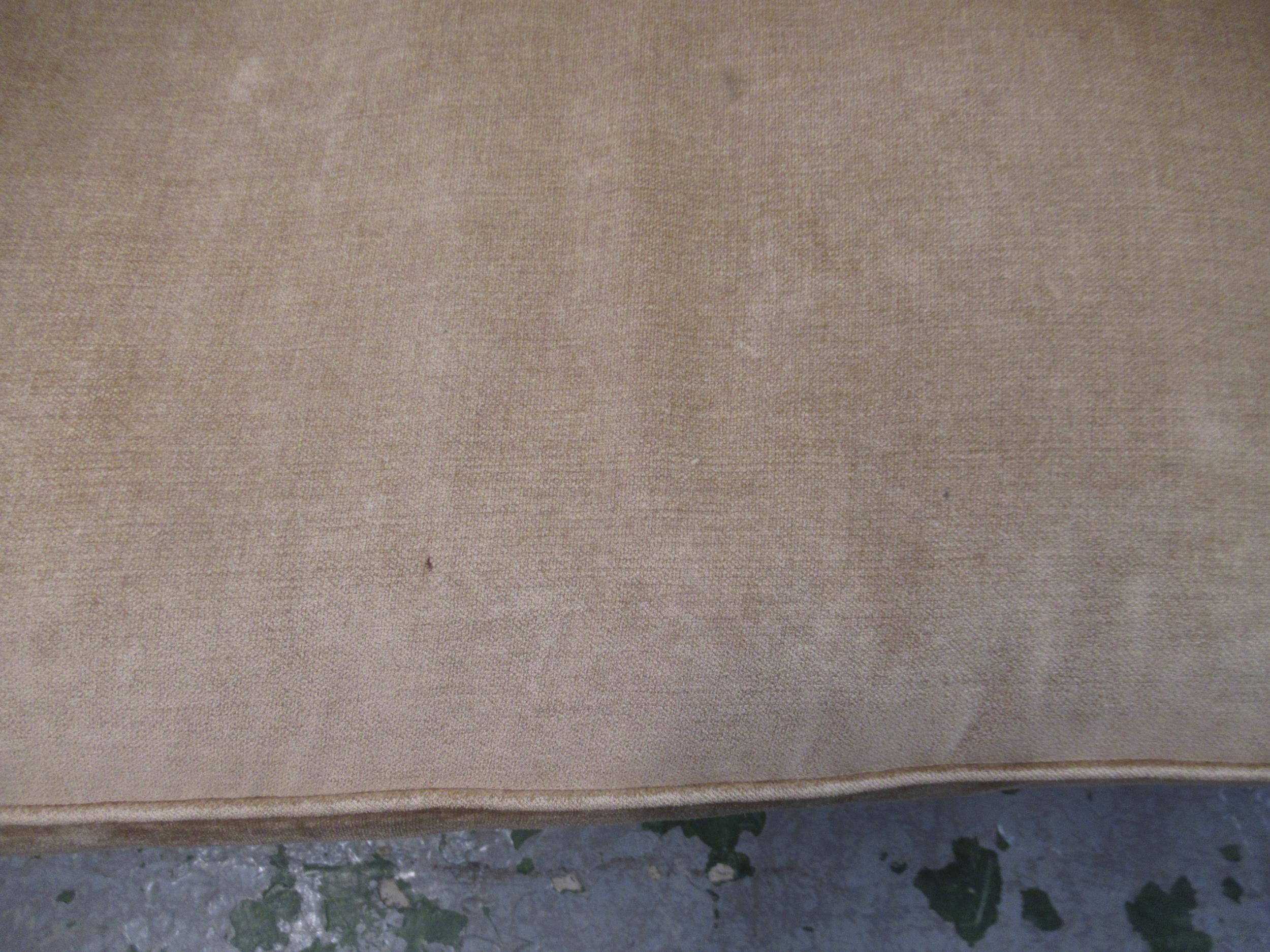 Kingcombe Chelsea two seater sofa, covered in Colefax and Fowler biscuit fabric, raised on low - Image 7 of 9