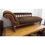 Early 20th Century walnut chaise longue upholstered in a plain brown fabric on turned supports