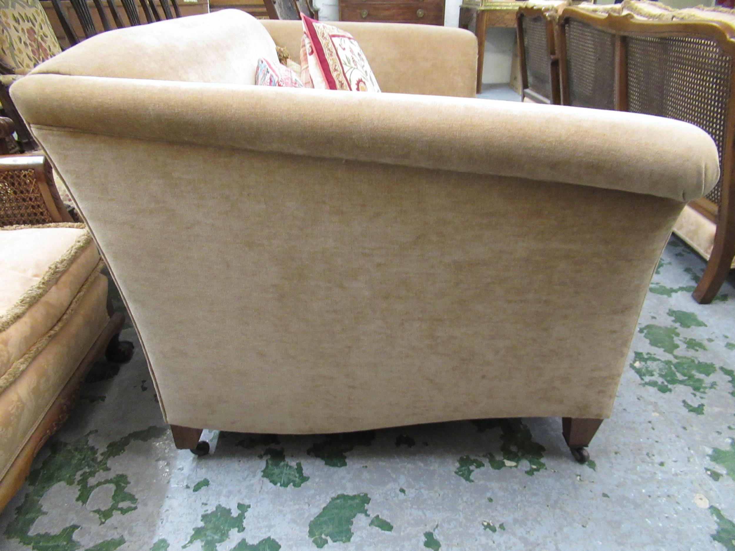 Kingcombe Chelsea two seater sofa, covered in Colefax and Fowler biscuit fabric, raised on low - Image 3 of 9