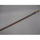 Gentleman's 18ct gold mounted wooden walking cane Overall length - 84.5cm Miscellaneous dents and