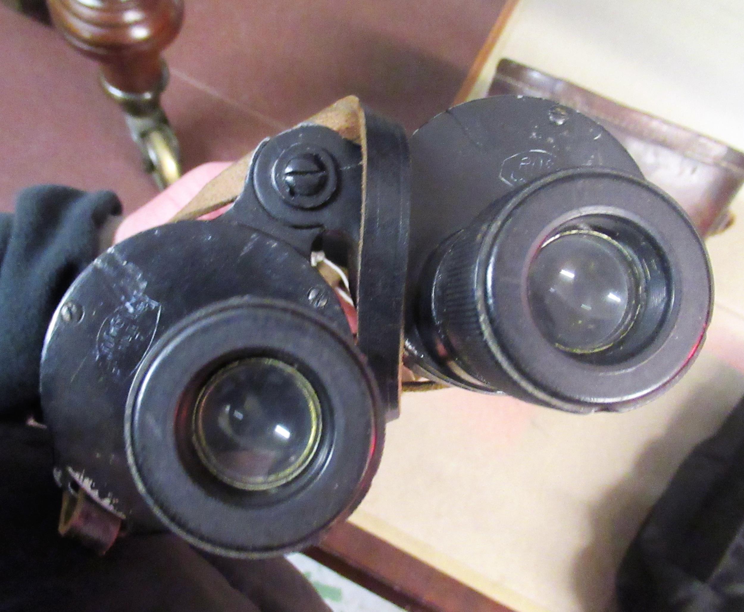 Pair of World War II binoculars by Ross of London, together with a cased pair of modern binoculars - Image 6 of 10