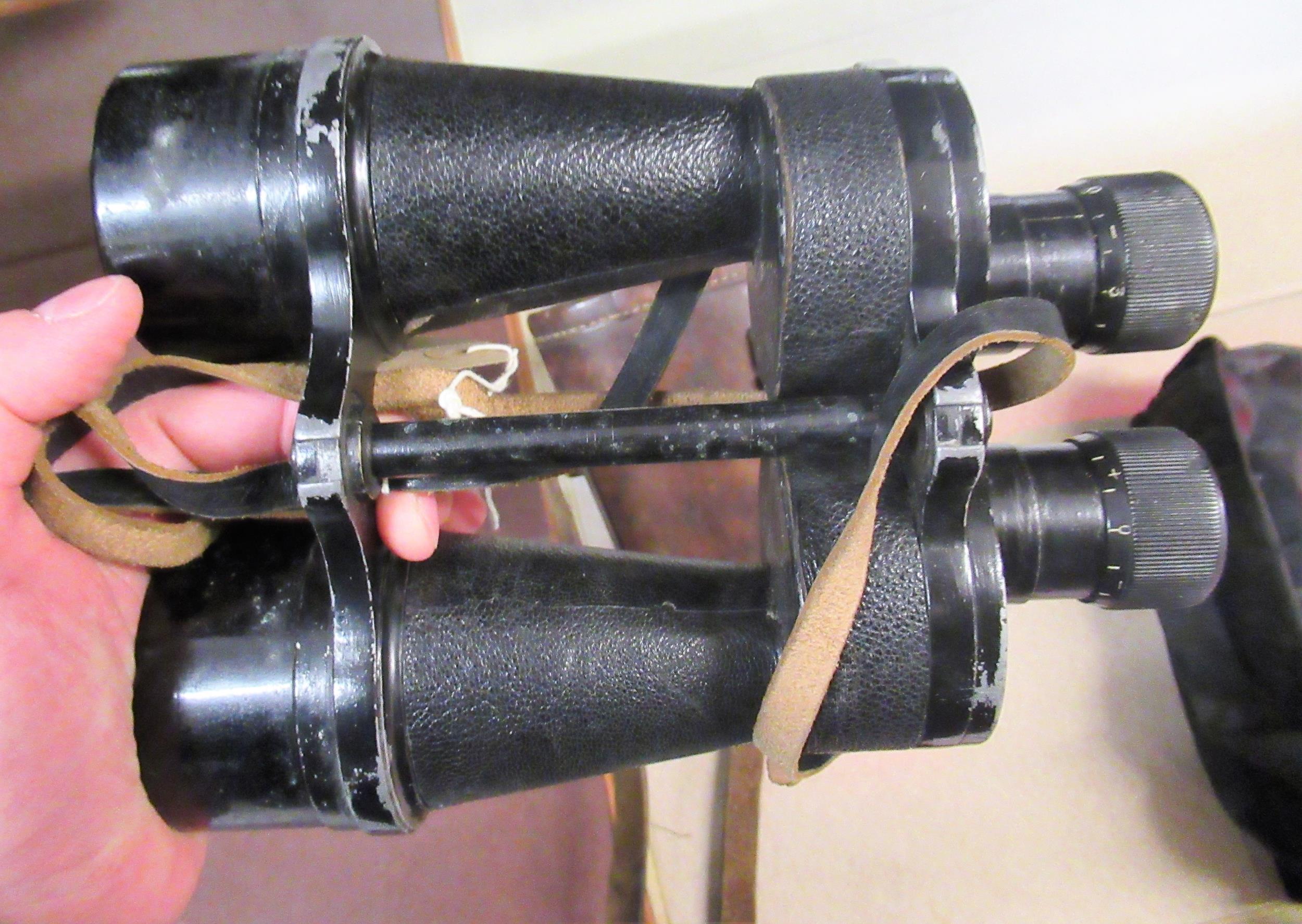 Pair of World War II binoculars by Ross of London, together with a cased pair of modern binoculars - Image 5 of 10