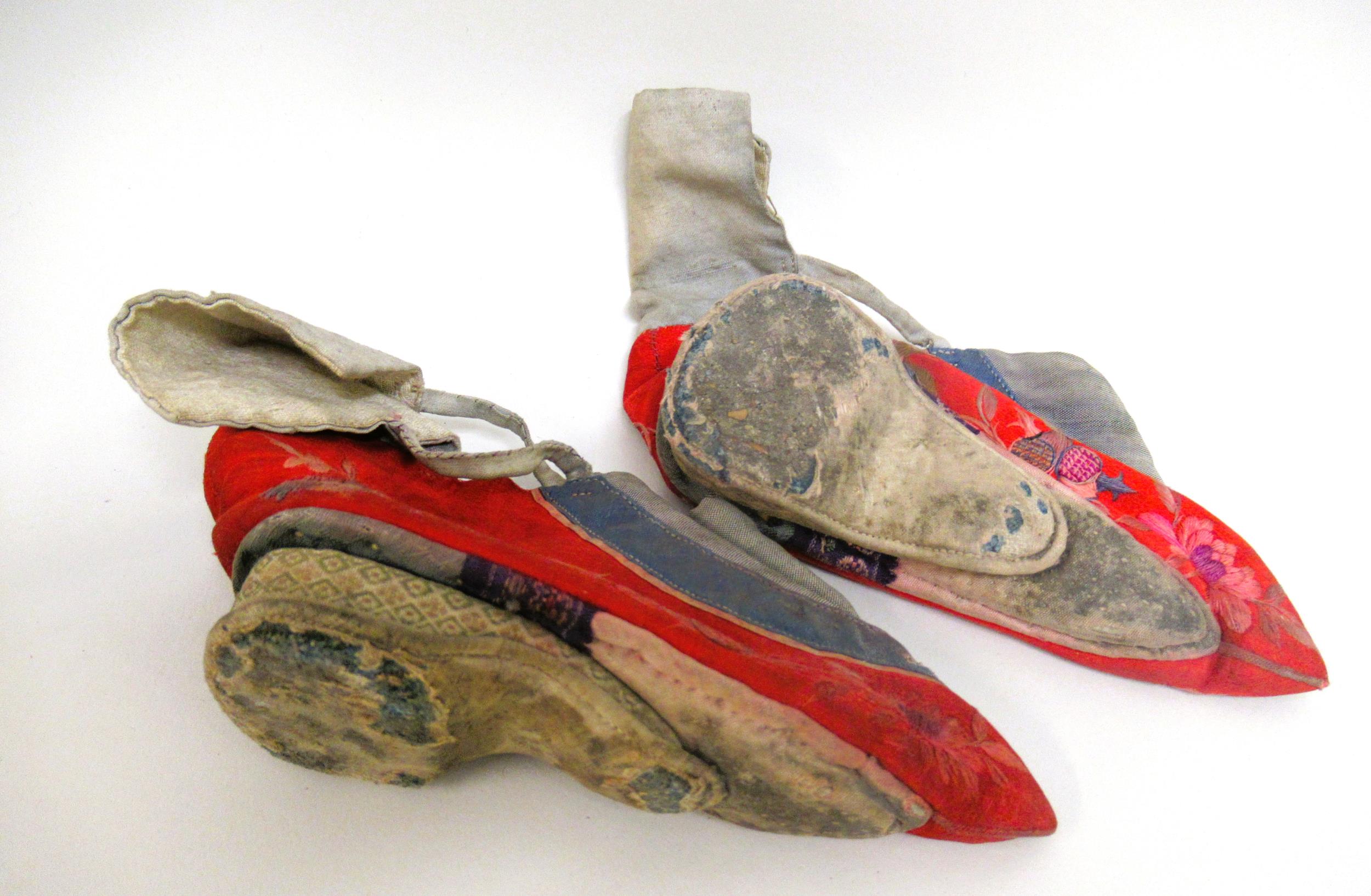 Pair of 19th Century Chinese silk embroidered shoes - Image 2 of 2
