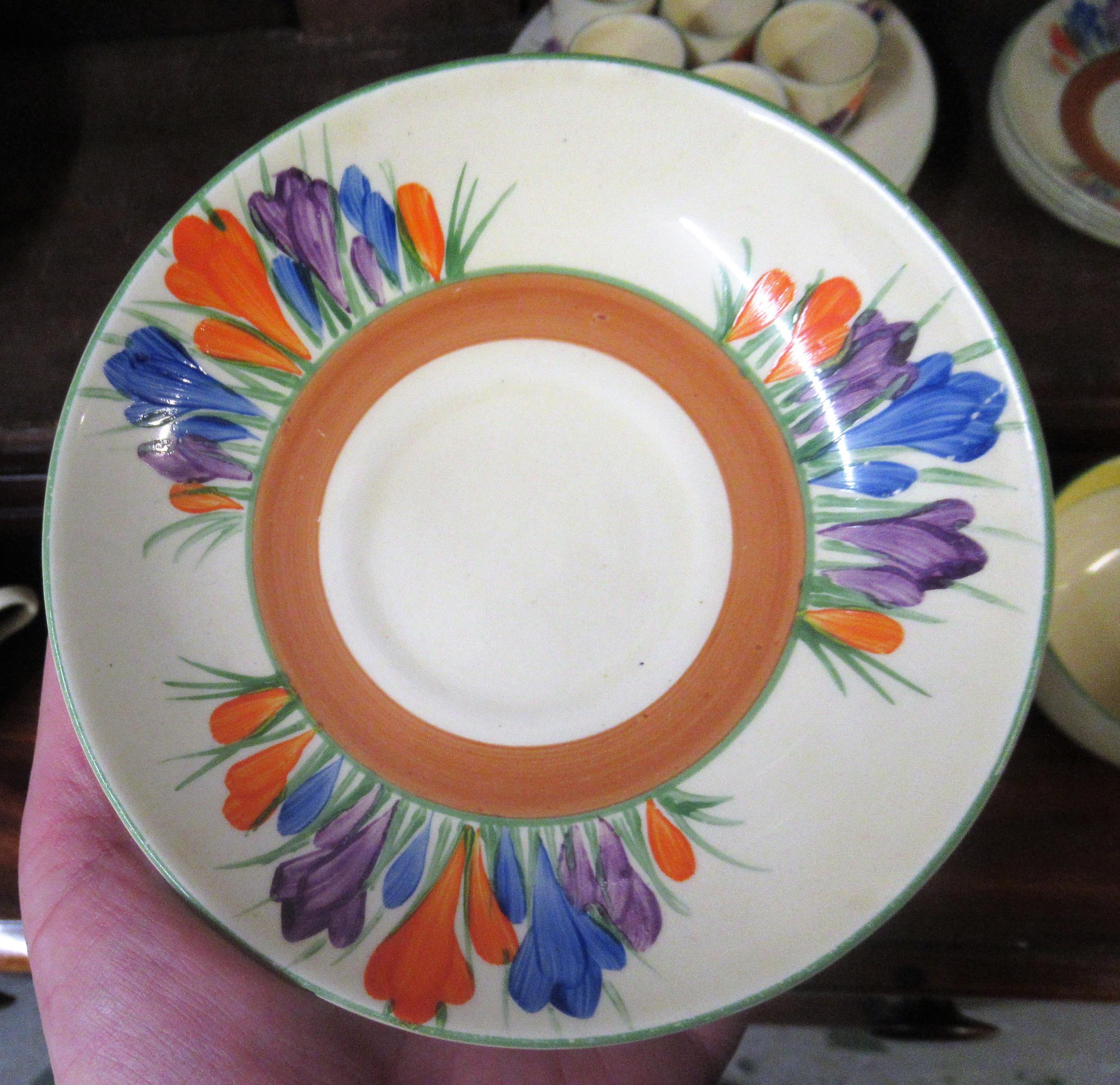 Clarice Cliff Crocus pattern part breakfast set comprising: seven side plates, five saucers, four - Image 14 of 25