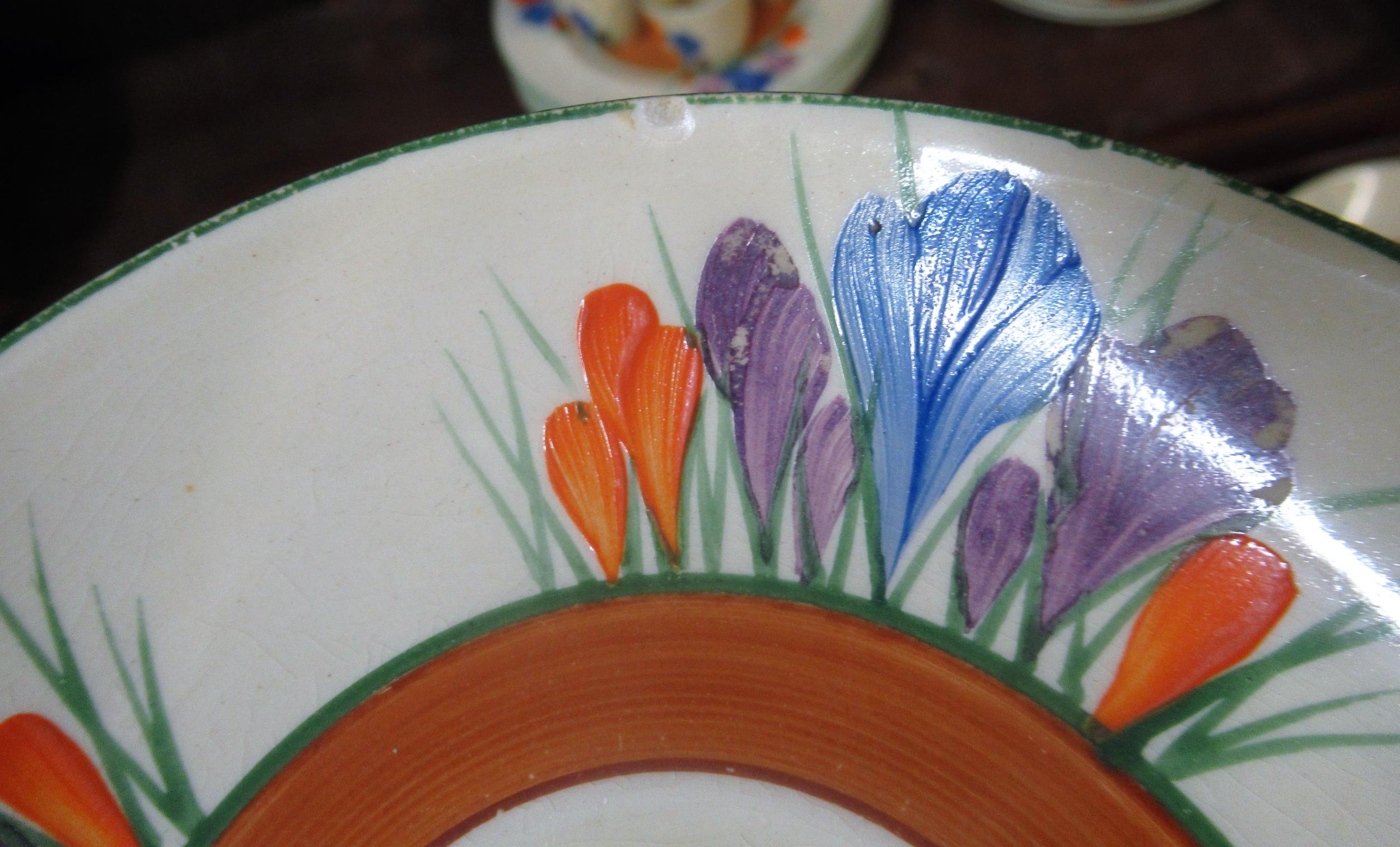 Clarice Cliff Crocus pattern part breakfast set comprising: seven side plates, five saucers, four - Image 17 of 25