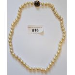 Uniform cultured pearl necklace, with a 9ct gold clasp