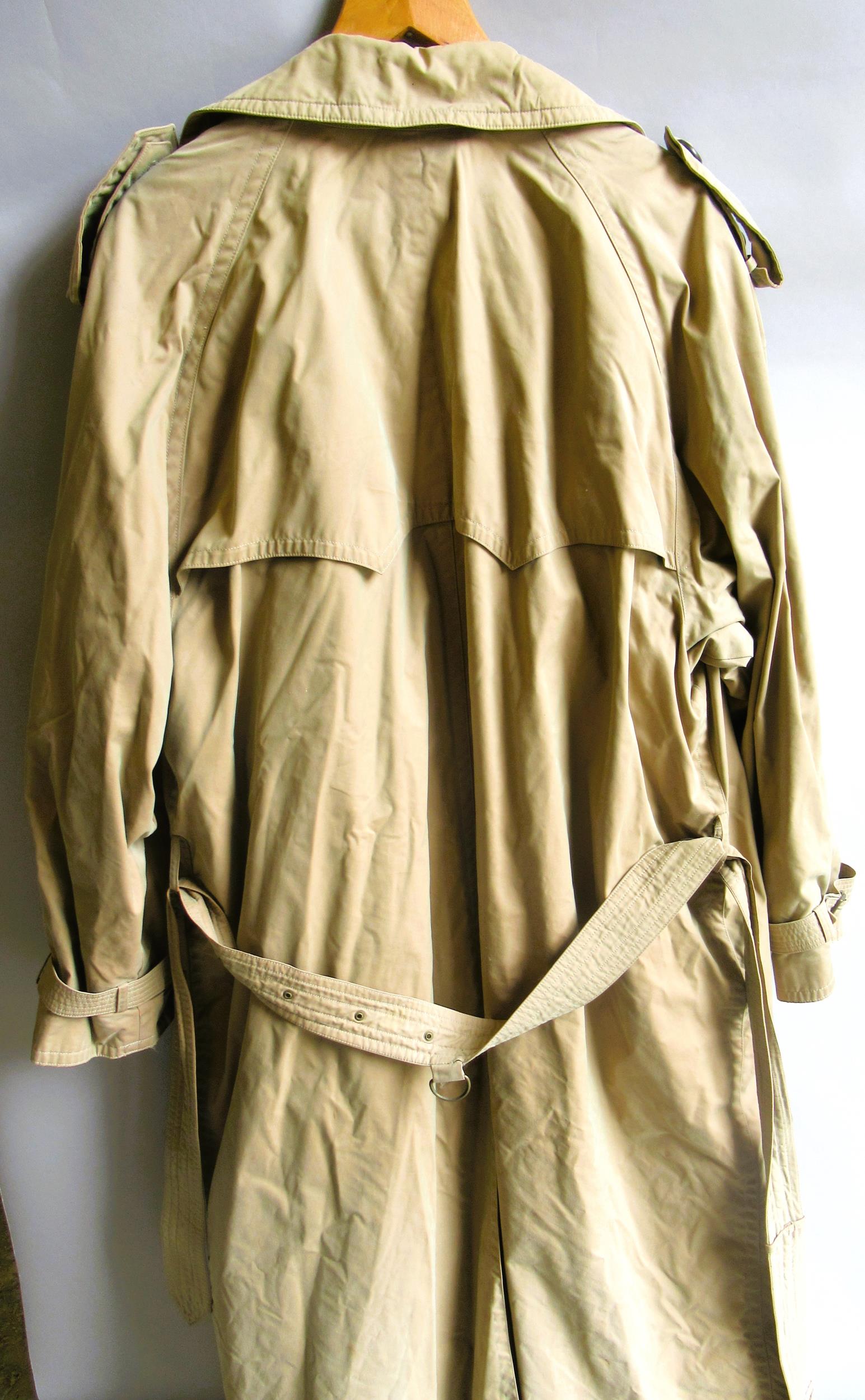 Hugo Boss, gentleman's trench coat with detachable lining - Image 2 of 4