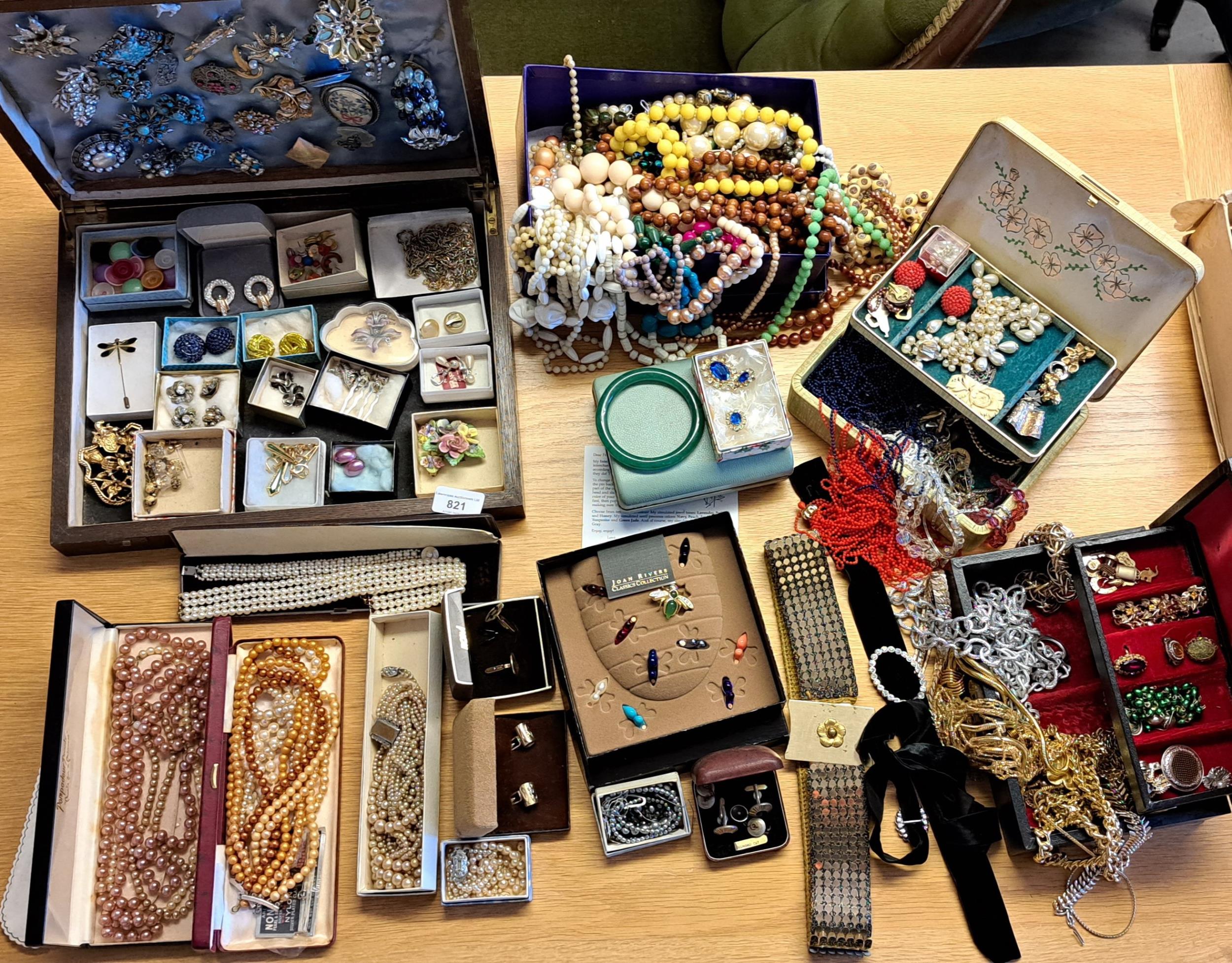 Box containing a large quantity of various costume jewellery