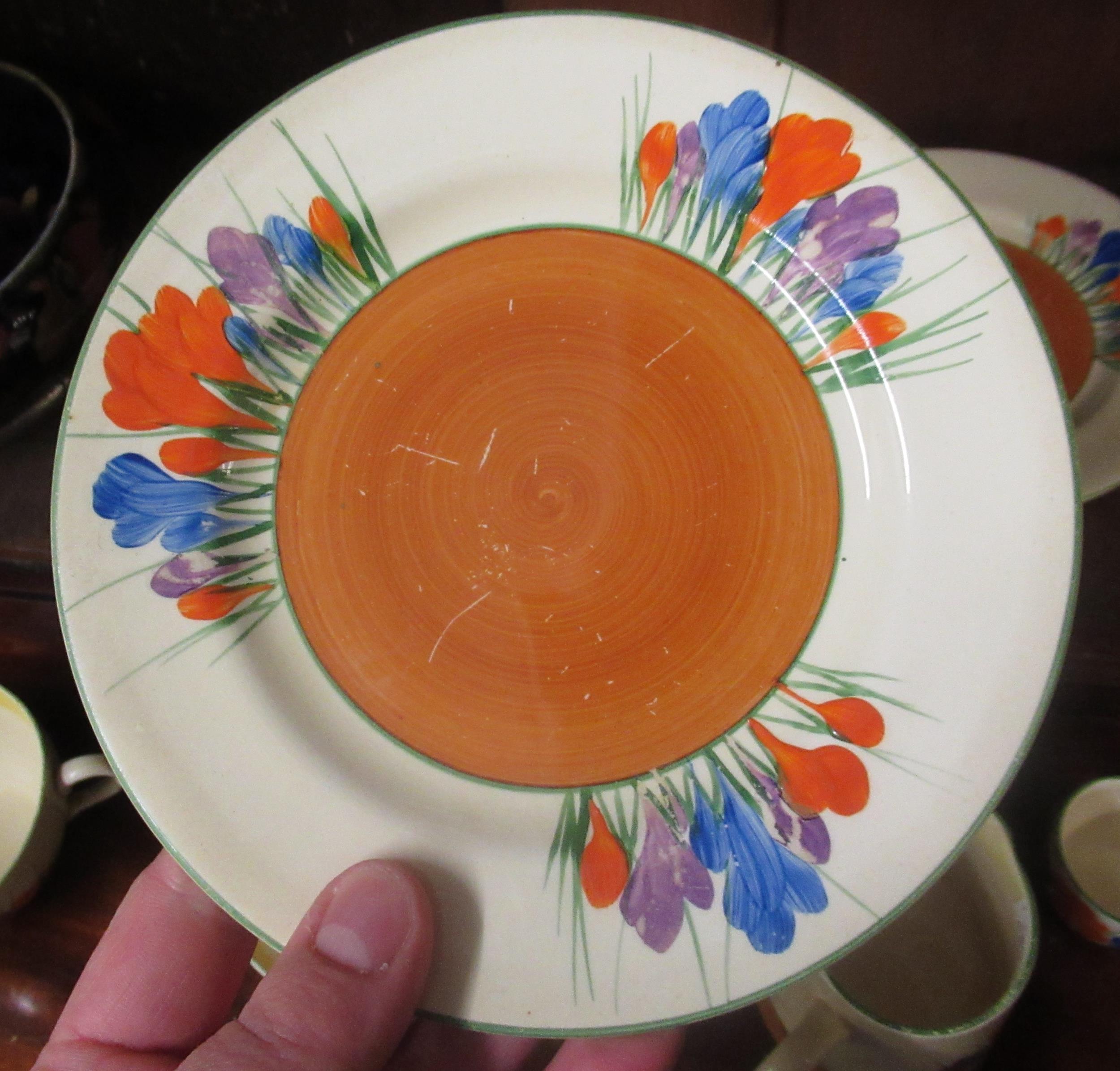 Clarice Cliff Crocus pattern part breakfast set comprising: seven side plates, five saucers, four - Image 21 of 25