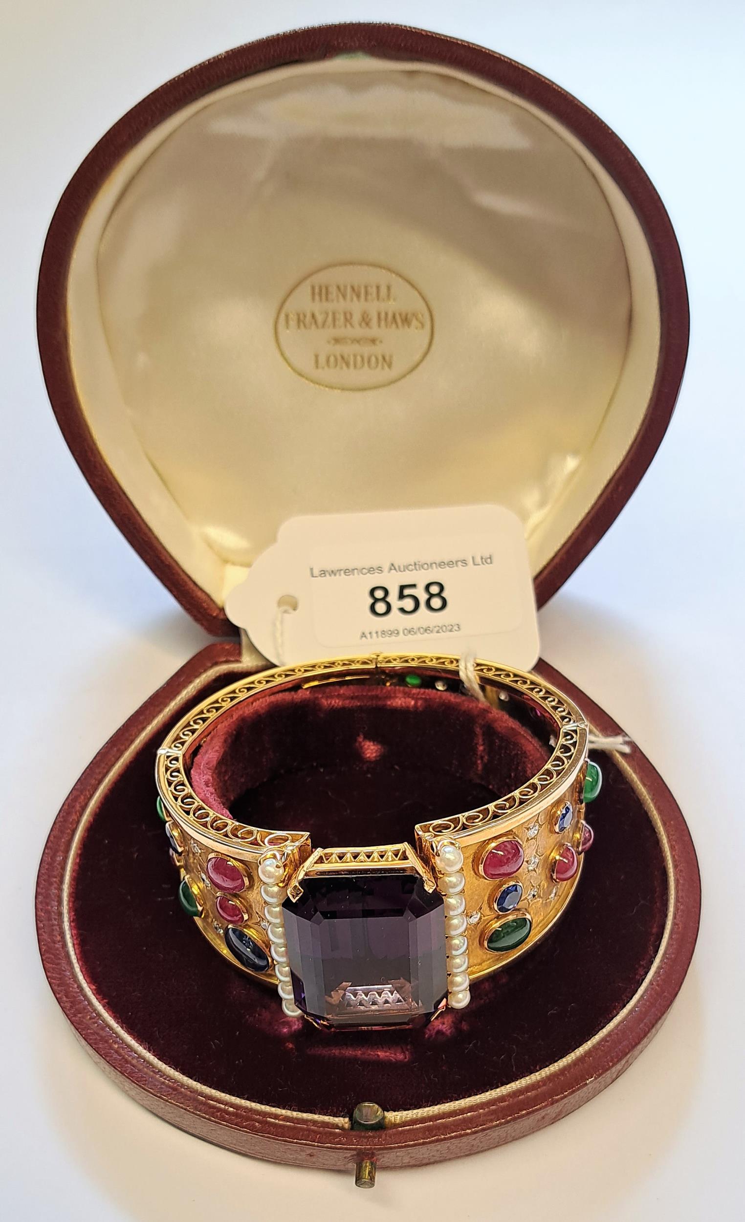 Fine mid 20th Century 14ct gold articulated bangle by Hennell Frazer & Haws, London, the centre - Image 2 of 9