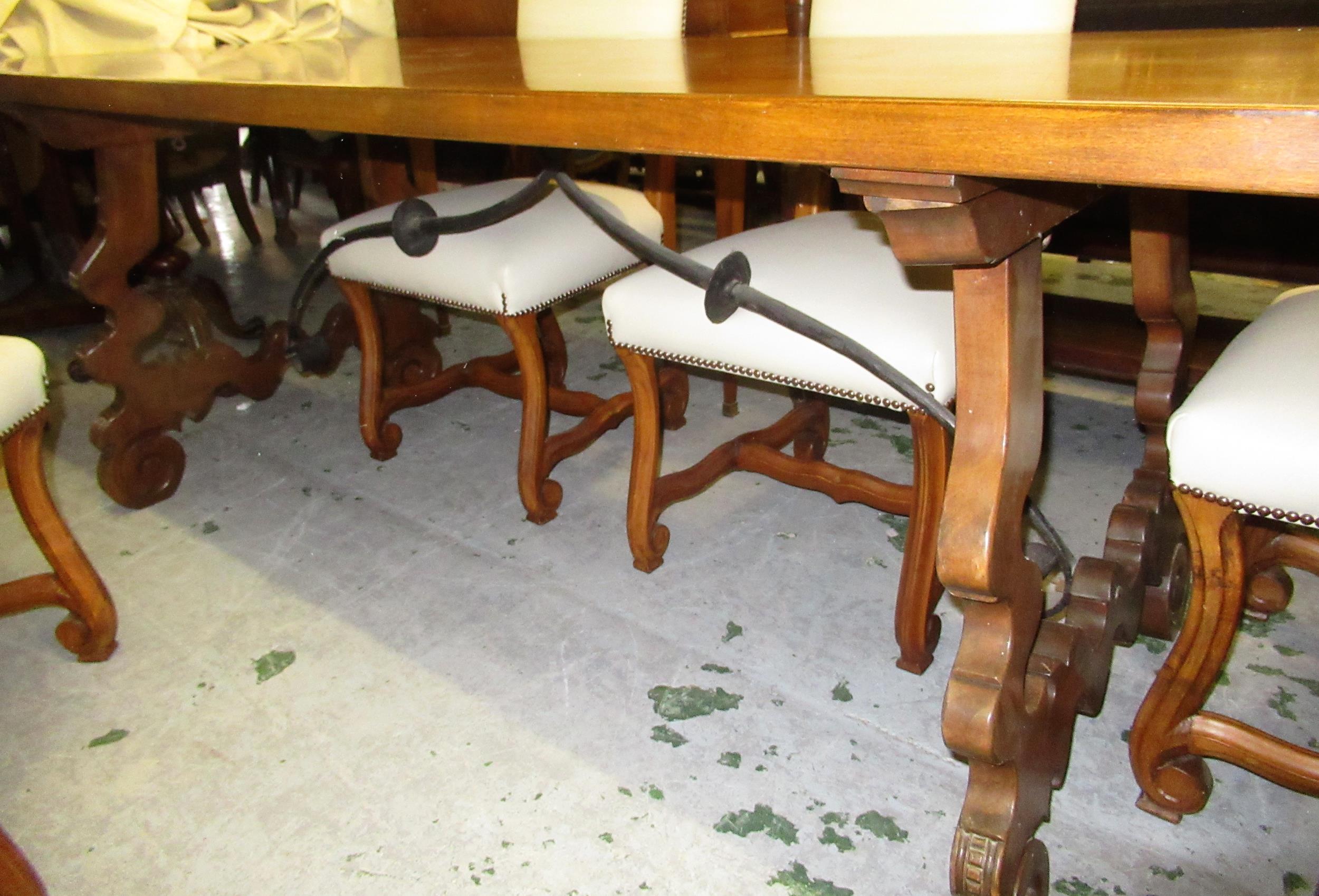 Mid 20th Century Casa Pupo walnut dining room suite, comprising a refectory style table with - Image 4 of 4