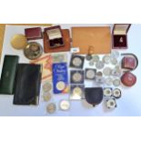 Small quantity of miscellaneous commemorative coins including silver fifty Francs, various empty