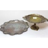 19th Century brass pedestal tazza with a grape leaf design and side handles, 27cm wide overall,