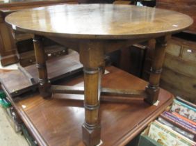 Good quality reproduction oak circular extending dining table on turned supports with crossover