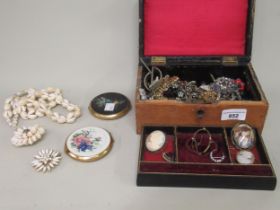 Jewellery casket containing two shell carved cameo brooches, Victorian heart shaped pendant and a