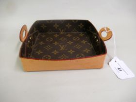 Louis Vuitton Monogram leather valet tray 18.5cm x 18cm. 6cm tall including handle