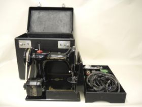 Singer Featherweight sewing machine in original fitted case Cannot see a model number. No