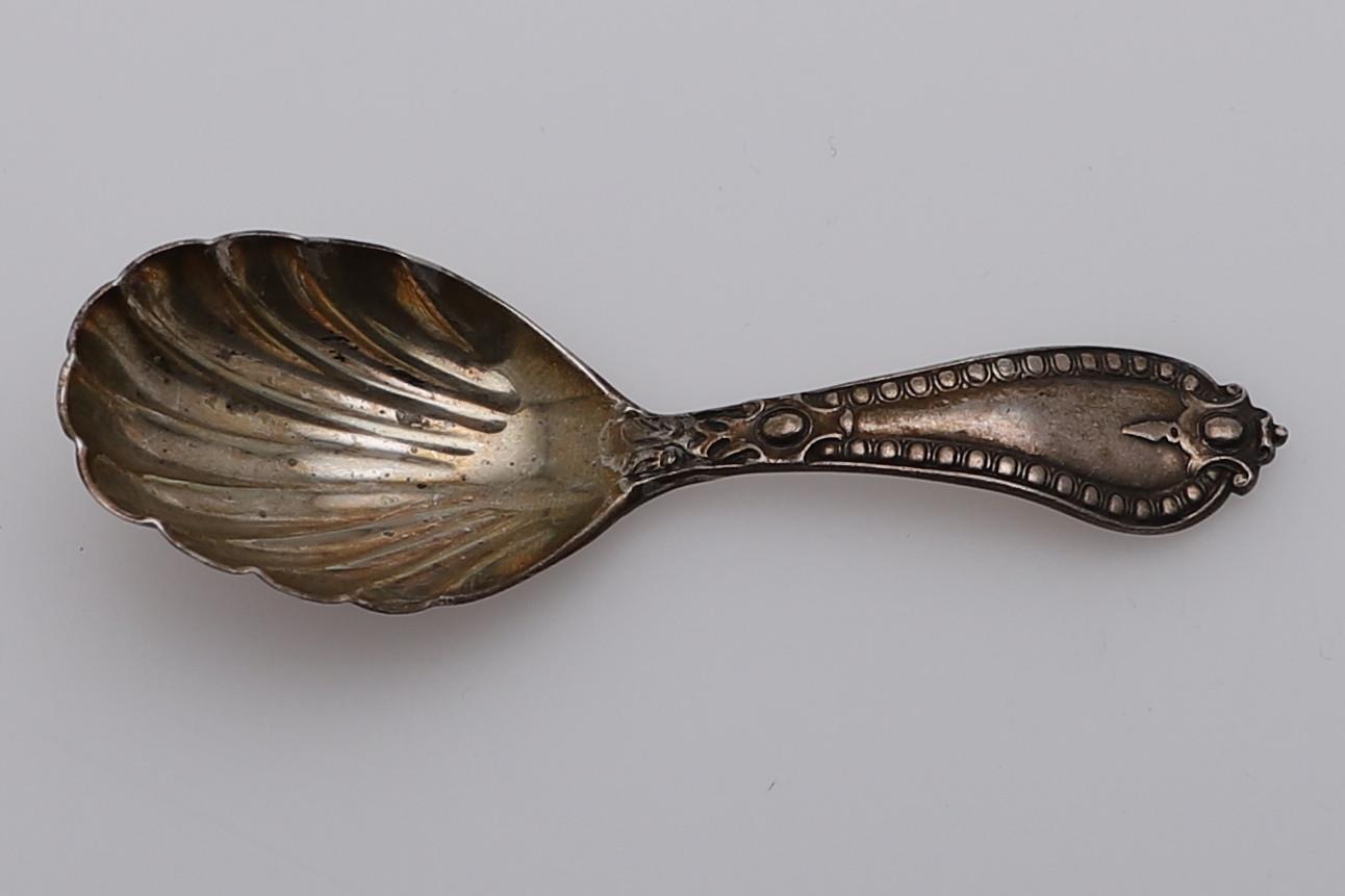 FIVE VARIOUS ANTIQUE CADDY SPOONS:-. - Image 10 of 11