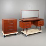 A MID CENTURY G-PLAN TEAK DRESSING TABLE AND MATCHING CHEST OF DRAWERS.