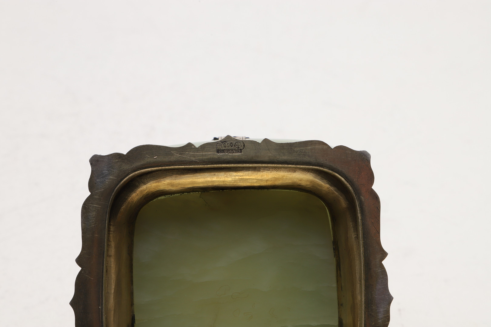 A LATE 19TH/ EARLY 20TH CENTURY GERMAN ONYX MOUNTED PARCEL-GILT BOX & COVER. - Image 7 of 7