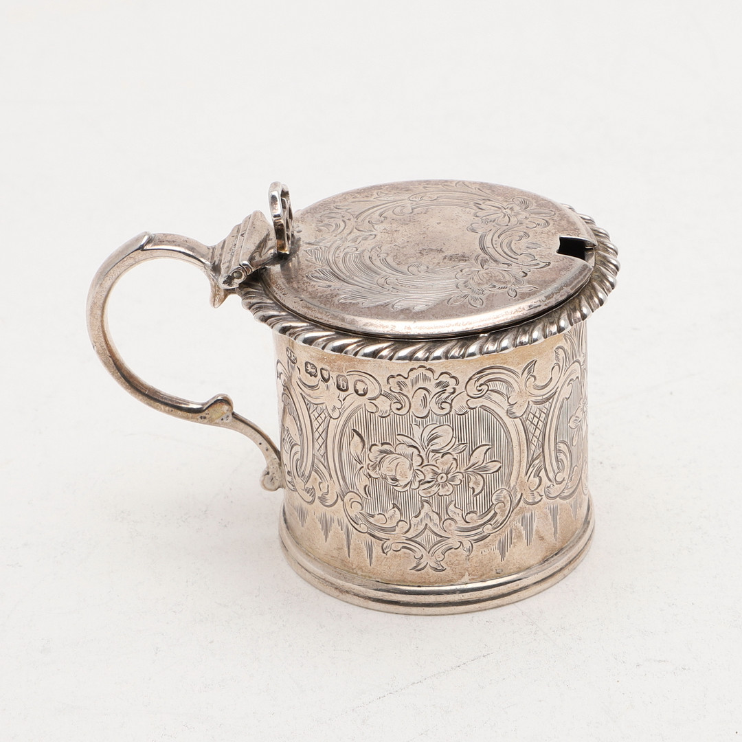 A VICTORIAN ENGRAVED MUSTARD POT. - Image 2 of 5