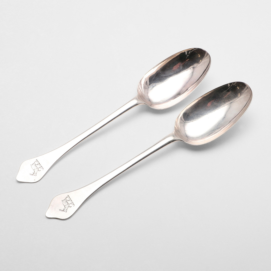 A PAIR OF GEORGE I WEST COUNTRY PROVINCIAL, BRITANNIA-STANDARD WAVY-END OR DOGNOSE TABLESPOONS. - Image 2 of 7