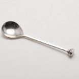 A 20TH CENTURY HANDMADE SEAL TOP SPOON.