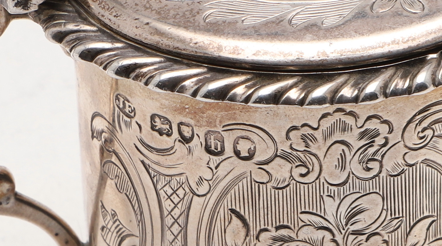 A VICTORIAN ENGRAVED MUSTARD POT. - Image 5 of 5