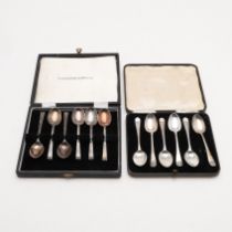 A CASED SET OF SIX WWII PERIOD TEA/ COFFEE SPOONS.
