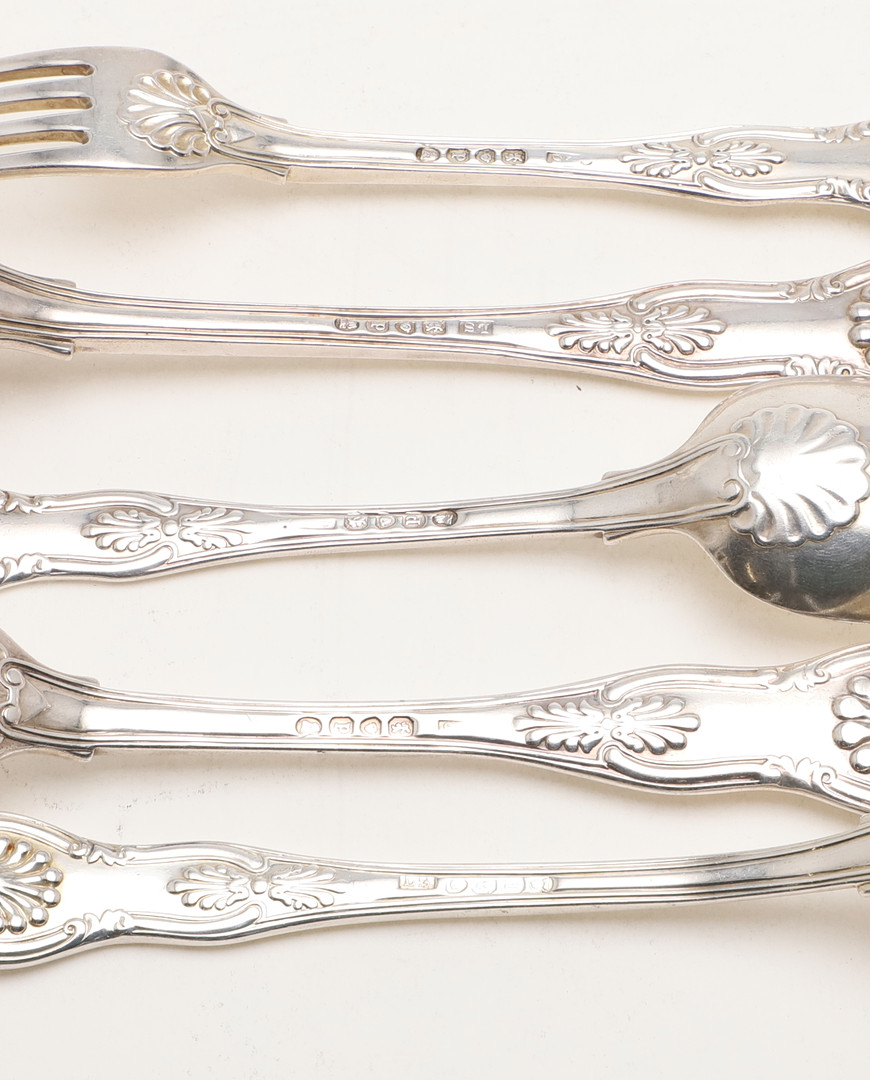 A WILLIAM IV PART-CANTEEN OF KING'S PATTERN FLATWARE. - Image 3 of 4