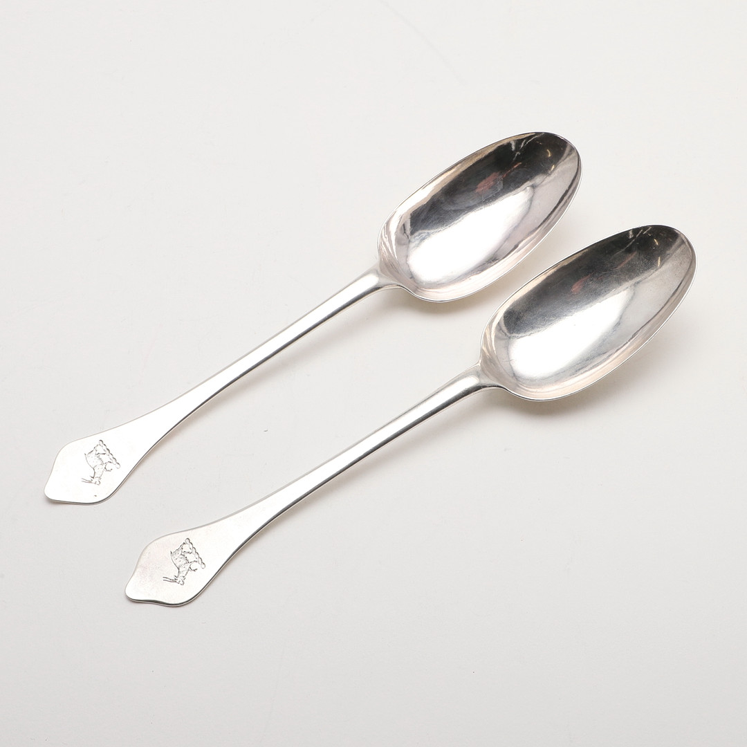 A PAIR OF GEORGE I WEST COUNTRY PROVINCIAL, BRITANNIA-STANDARD WAVY-END OR DOGNOSE TABLESPOONS. - Image 3 of 7