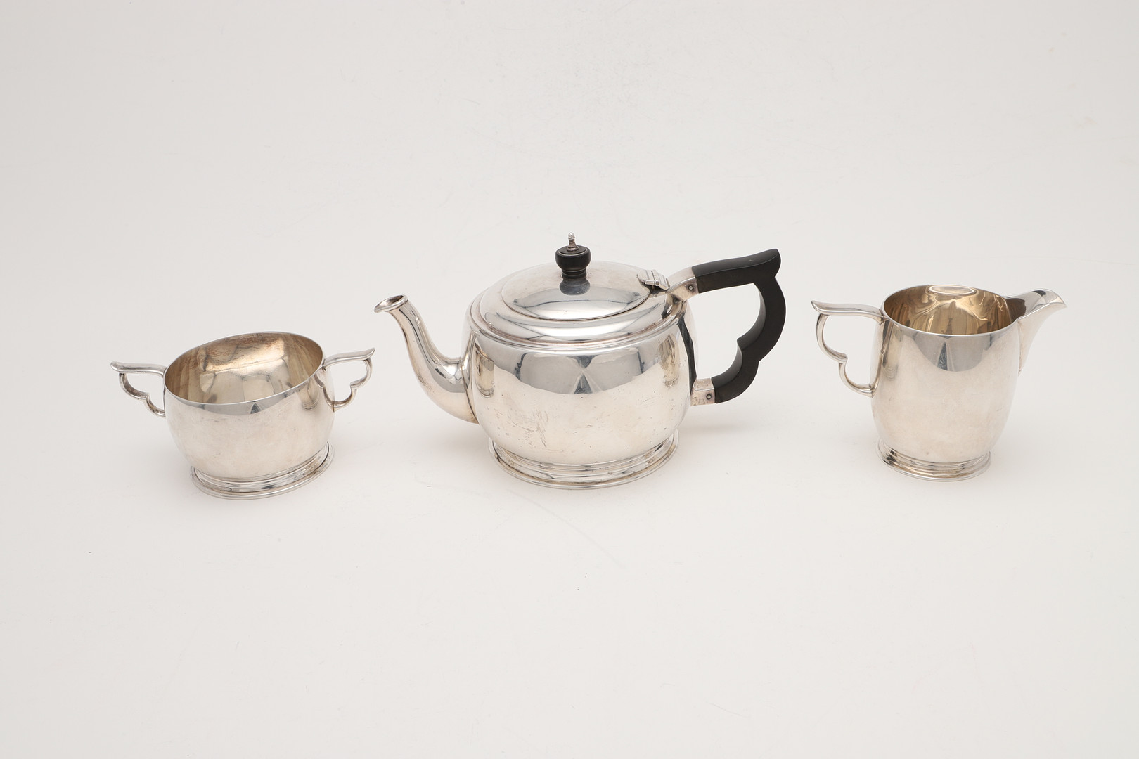 AN EARLY 20TH CENTURY THREE-PIECE TEASET. - Image 3 of 5