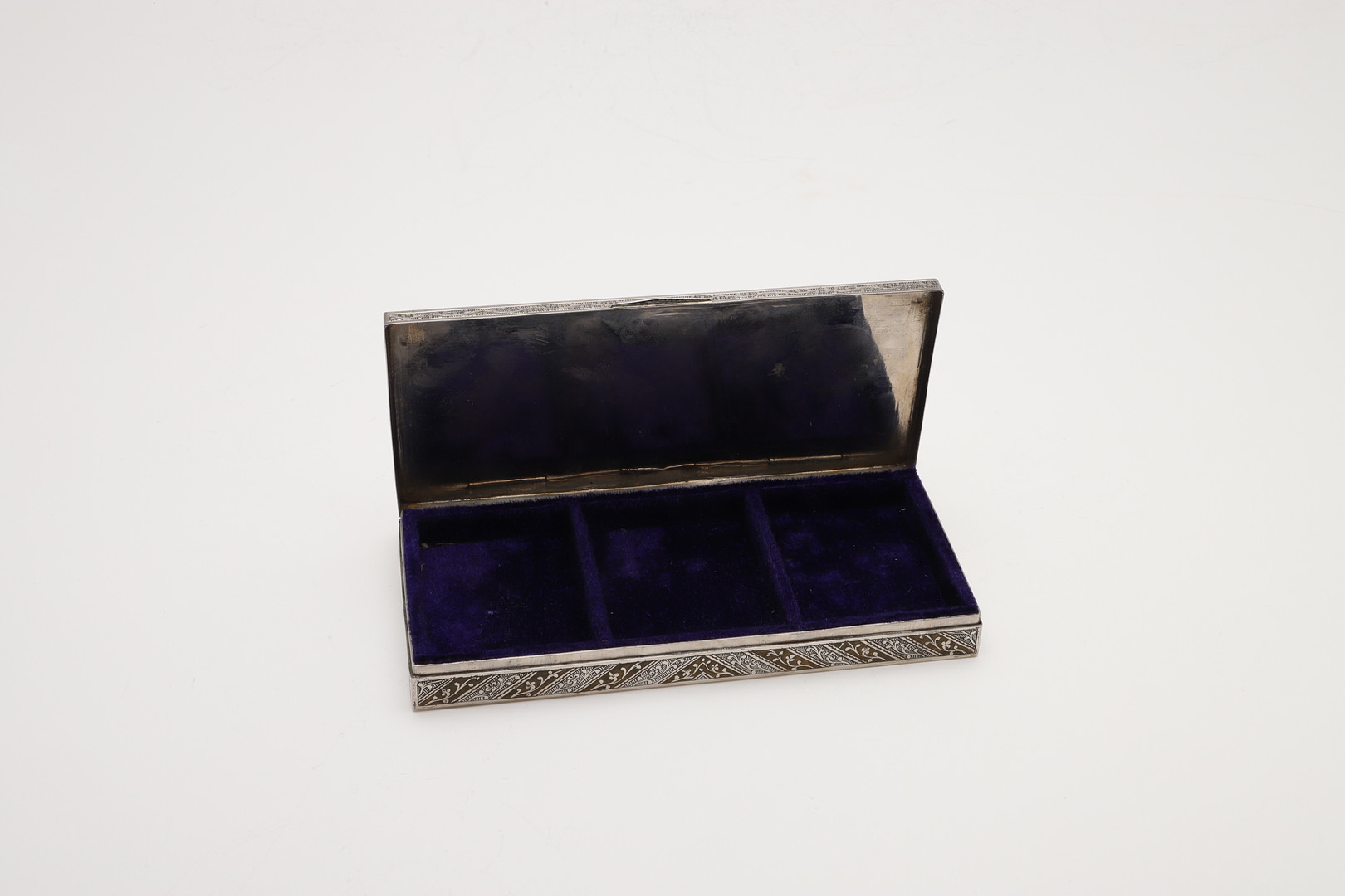 A FAR EASTERN WHITE-METAL DRESSING TABLE BOX. - Image 4 of 4