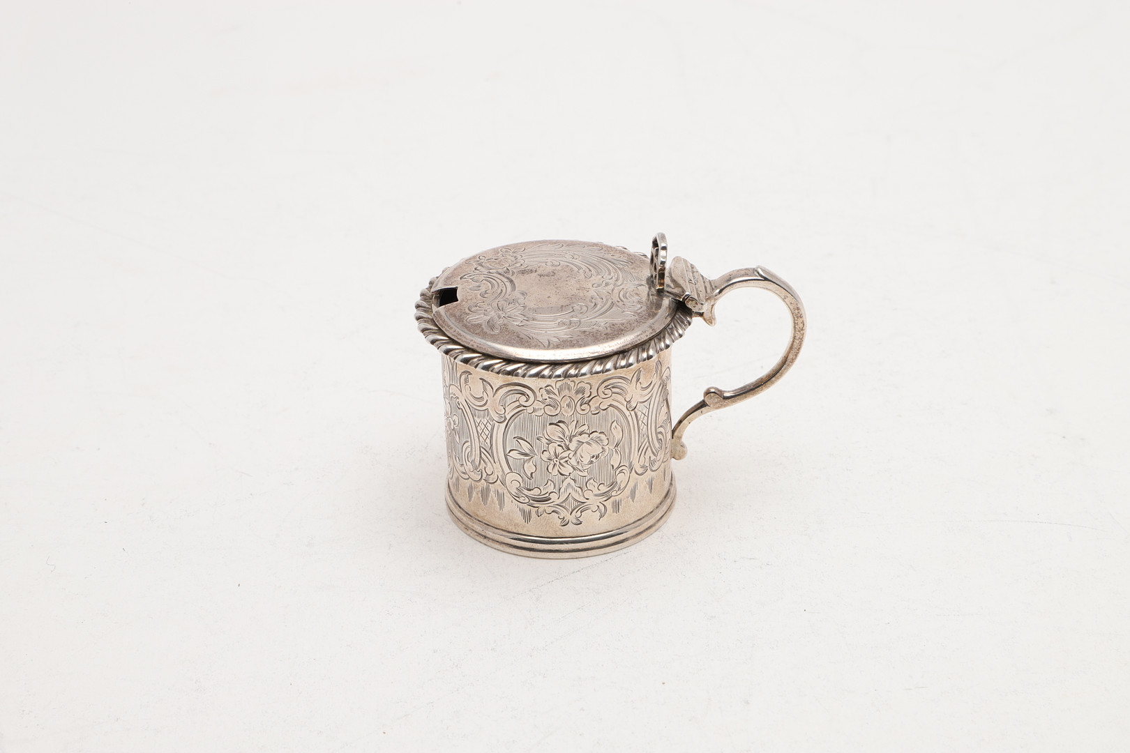 A VICTORIAN ENGRAVED MUSTARD POT. - Image 3 of 5