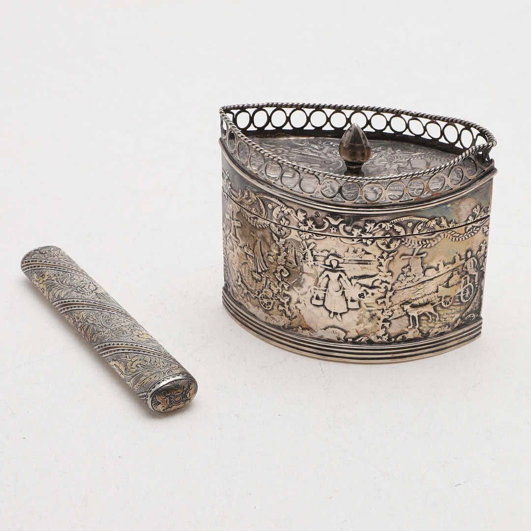 A LATE 19TH/ EARLY 20TH CENTURY NAVETTE-SHAPED DUTCH TEA CADDY. - Image 3 of 6
