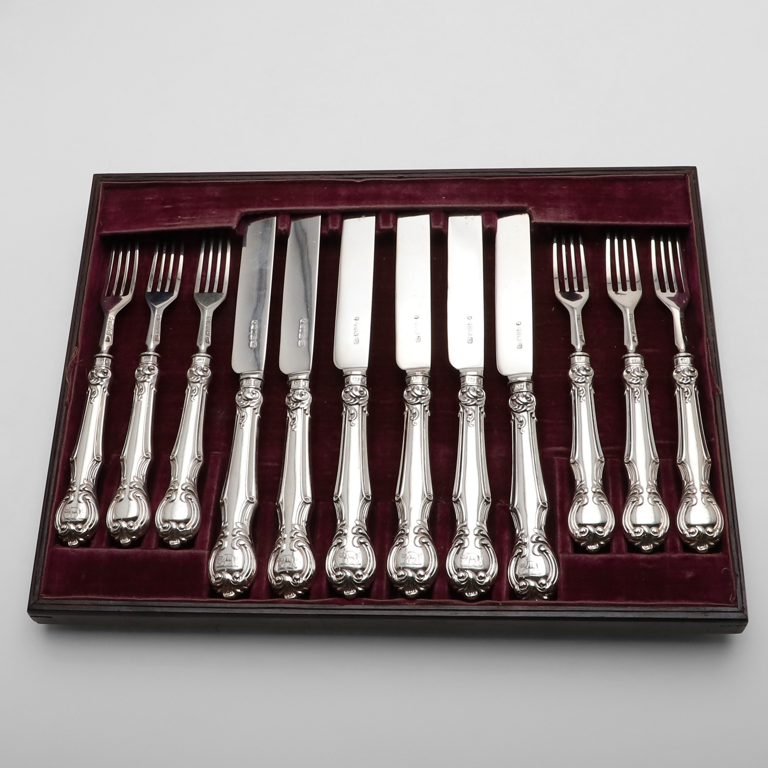 A VICTORIAN CASED SET OF TWELVE PAIRS OF DESSERT KNIVES & FORKS.