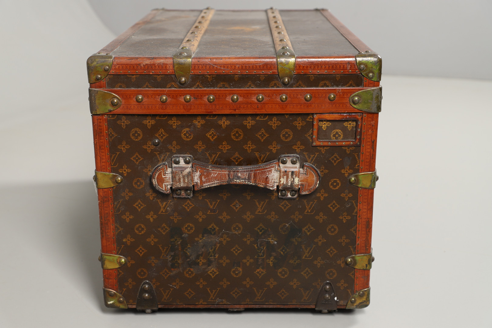 VINTAGE LOUIS VUITTON TRUNK. - Image 15 of 49