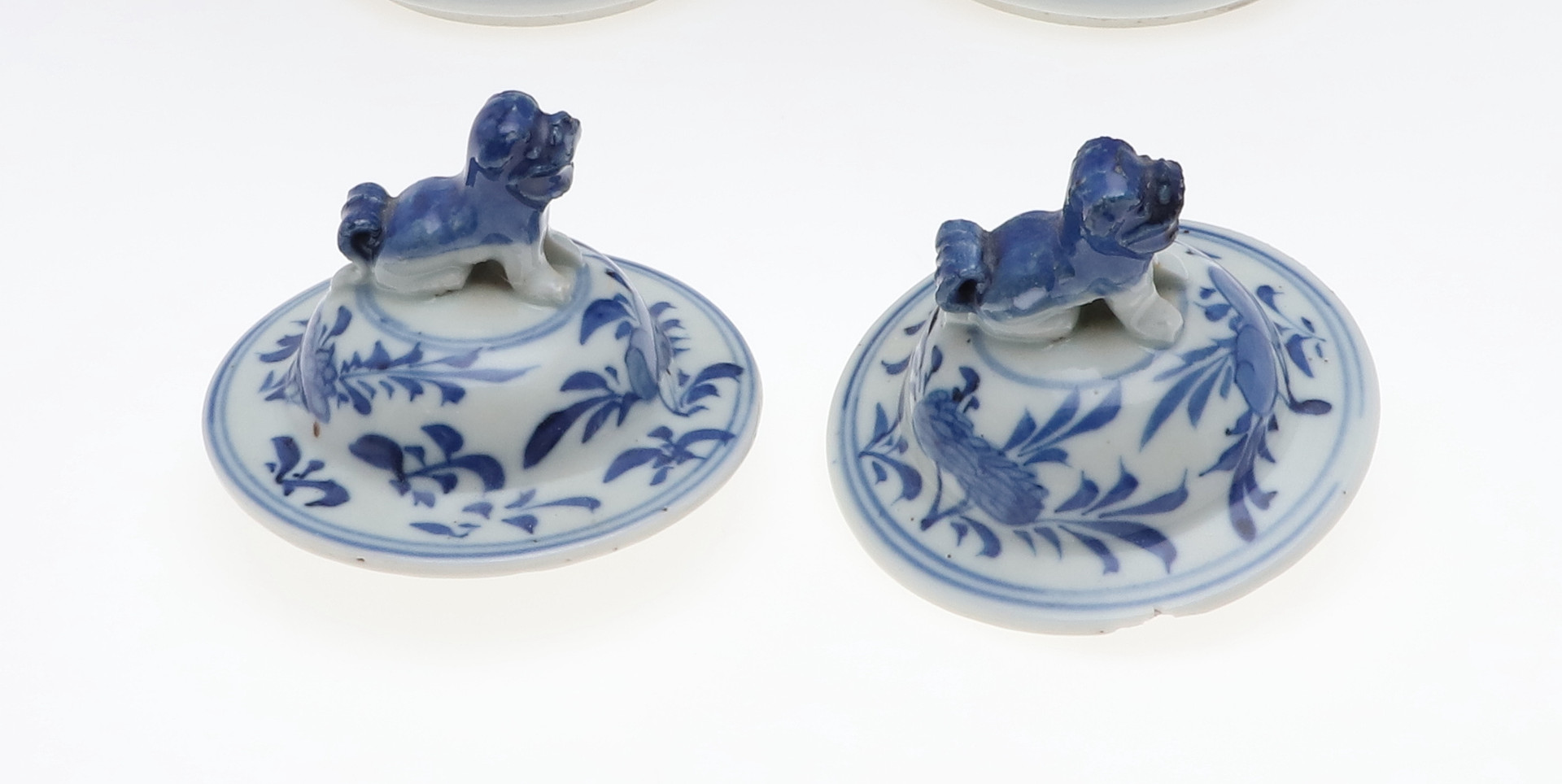 PAIR OF CHINESE BLUE & WHITE VASES & COVERS. - Image 8 of 12
