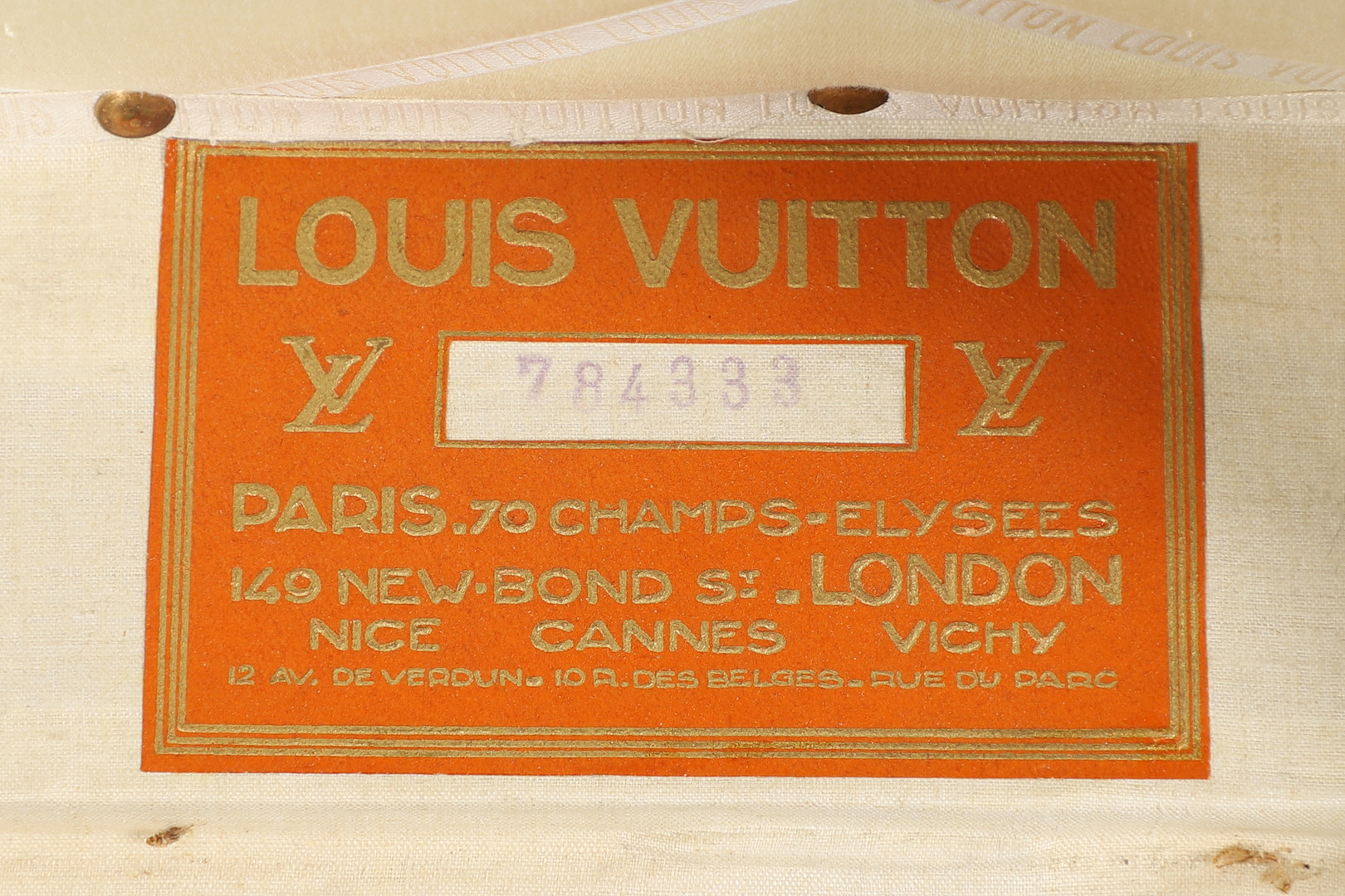 VINTAGE LOUIS VUITTON TRUNK. - Image 28 of 49