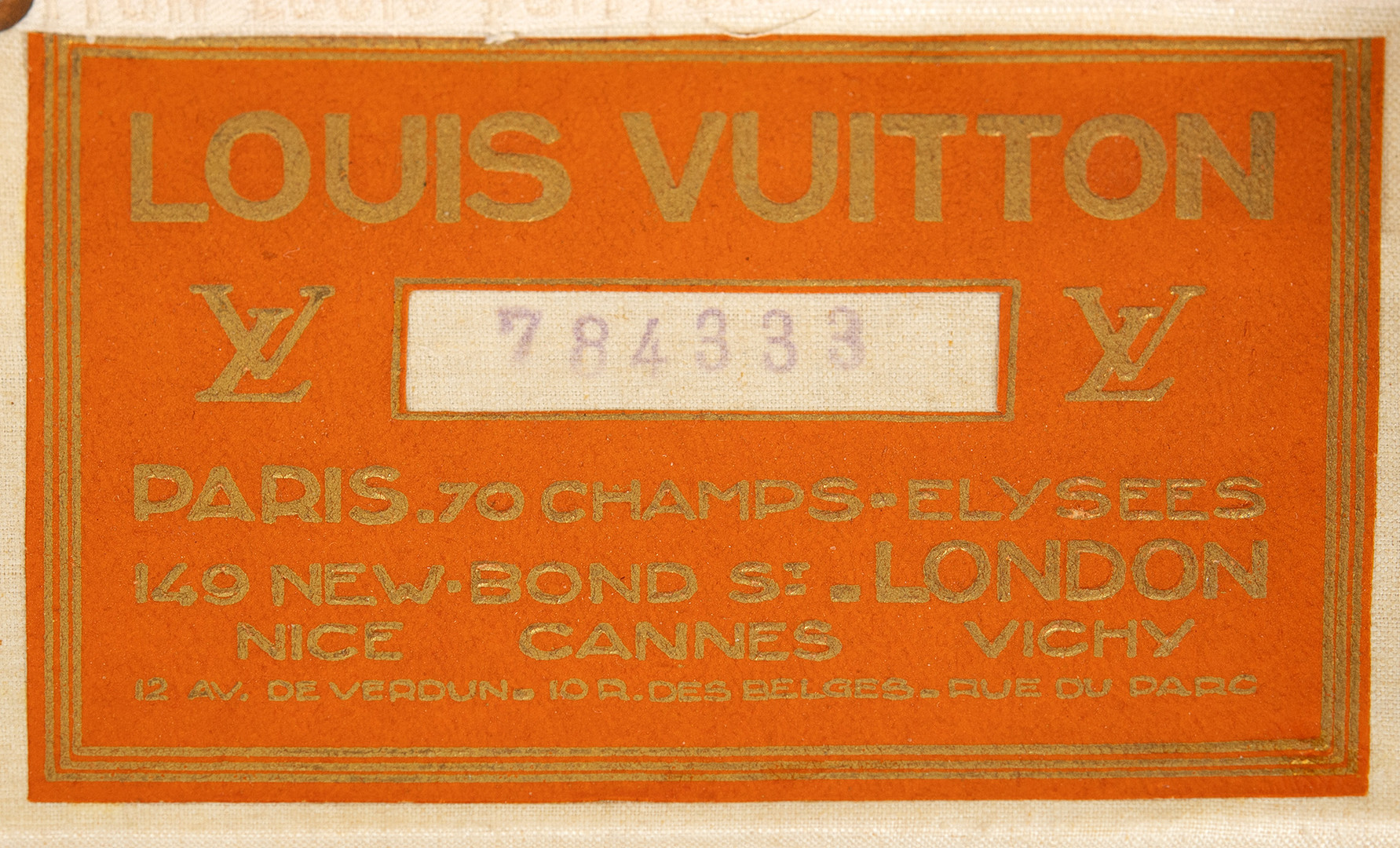 VINTAGE LOUIS VUITTON TRUNK. - Image 4 of 49