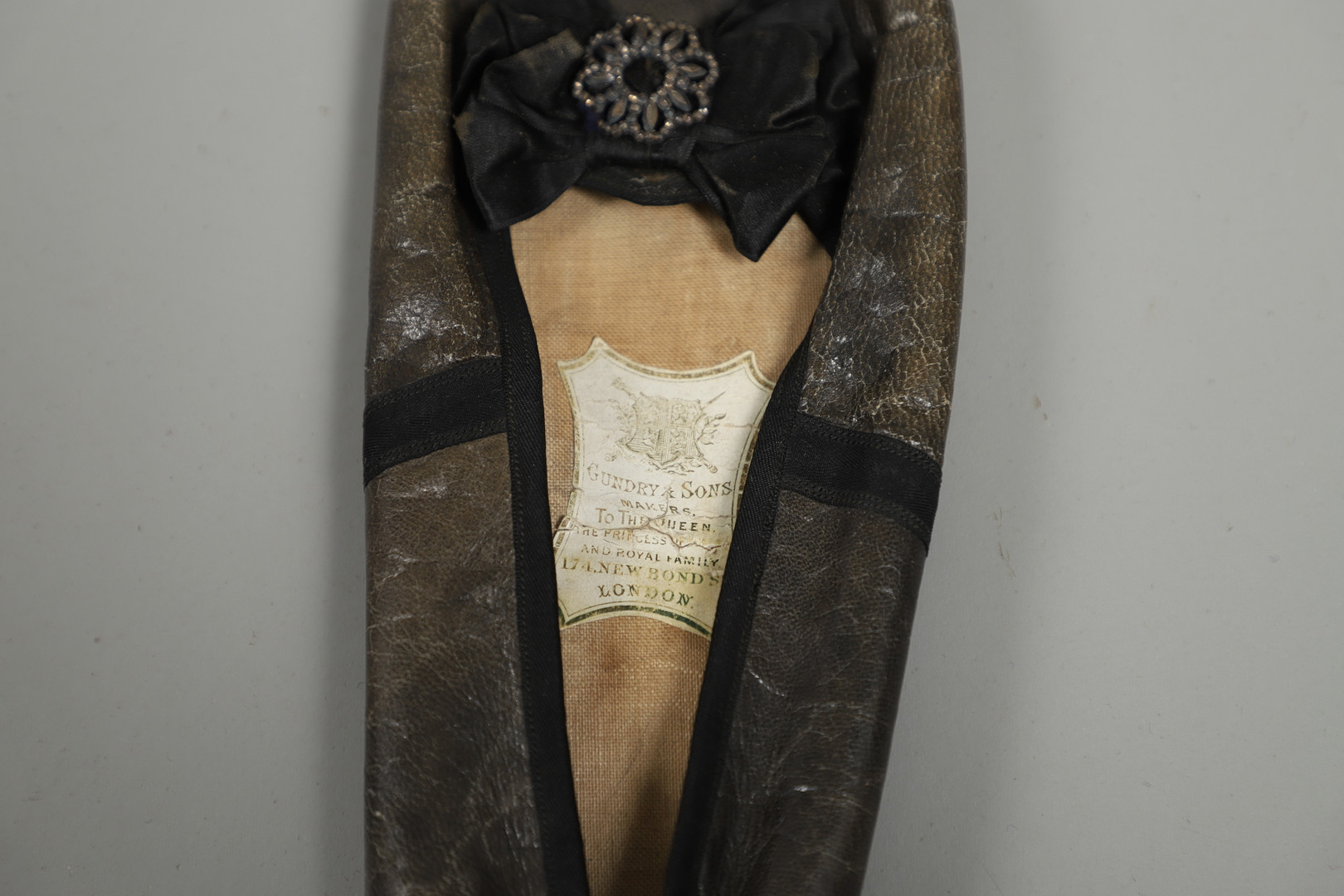 ROYAL INTEREST - QUEEN VICTORIA, RARE PAIR OF BLOOMERS & CHEMISE. - Image 24 of 26